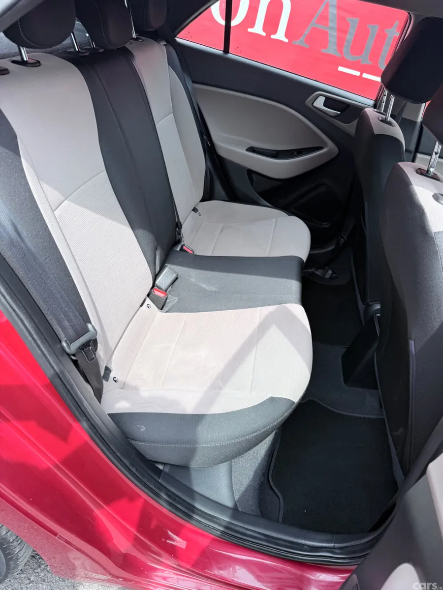 Hyundai i20 Hatchback, Petrol, 2015, Red