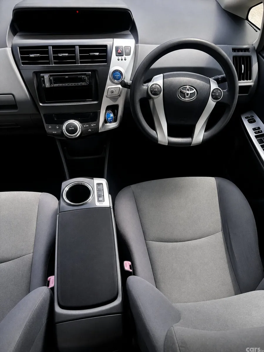 Toyota Prius MPV, Petrol Hybrid, 2014, Silver