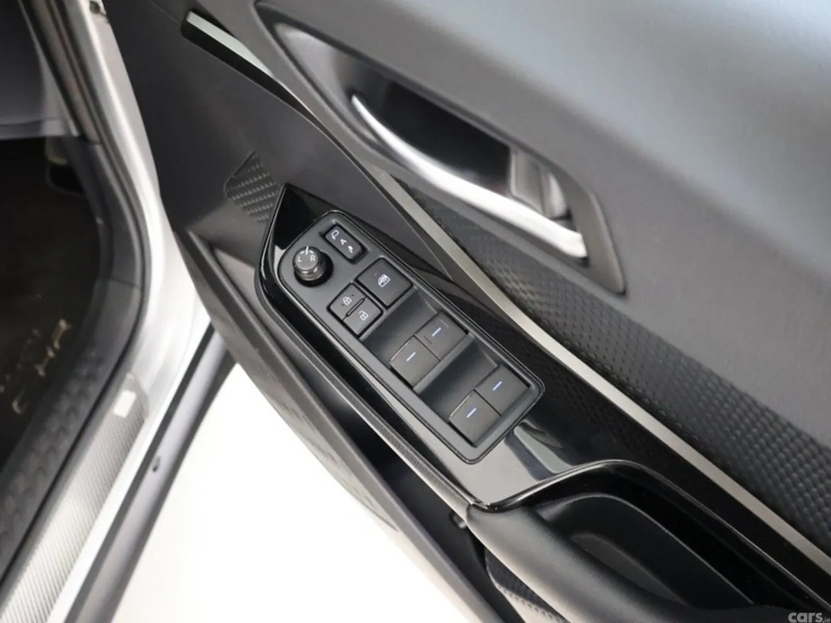 Toyota C-HR SUV, Petrol Hybrid, 2023, Silver