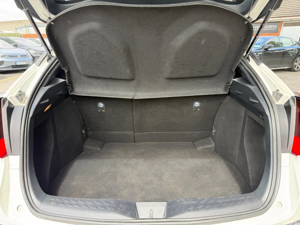 Toyota C-HR Hatchback, Petrol Hybrid, 2022, White