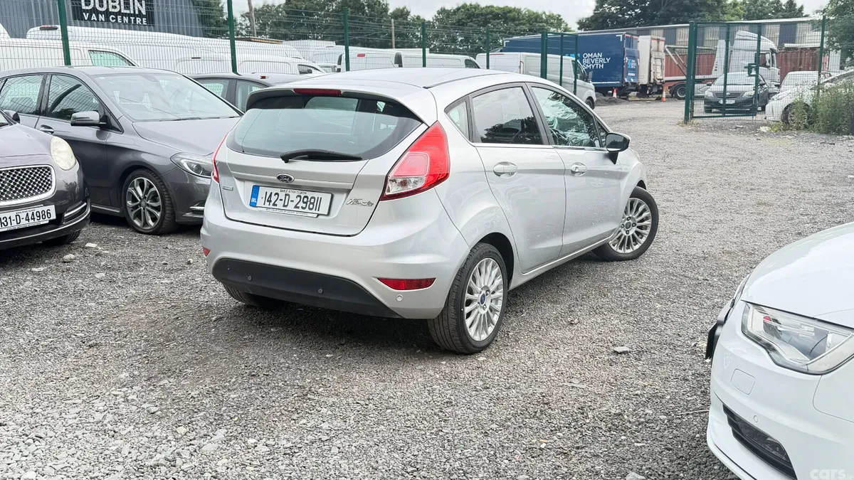 Ford Fiesta Hatchback, Petrol, 2014, Silver