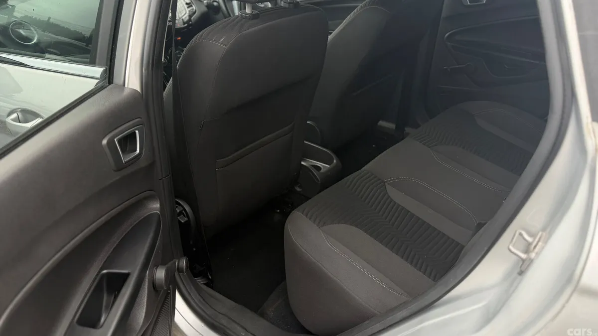 Ford Fiesta Hatchback, Petrol, 2014, Silver