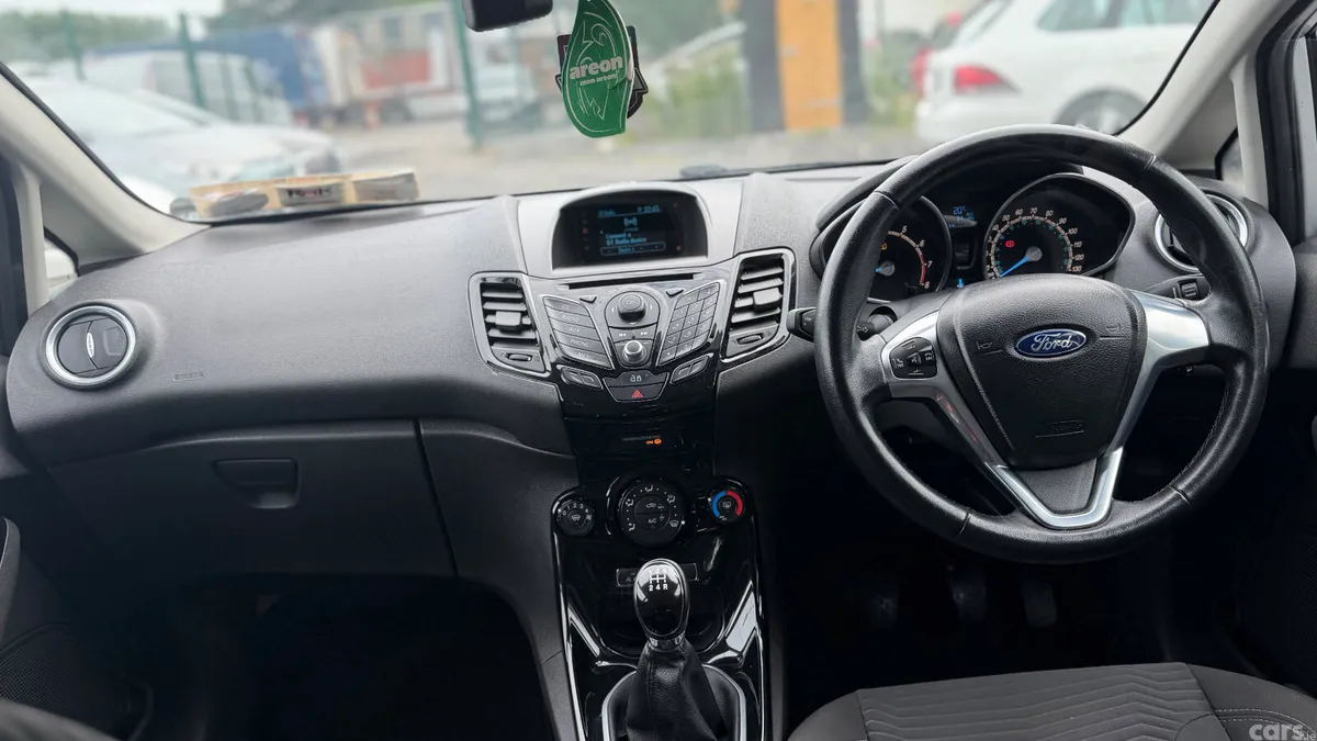 Ford Fiesta Hatchback, Petrol, 2014, Silver