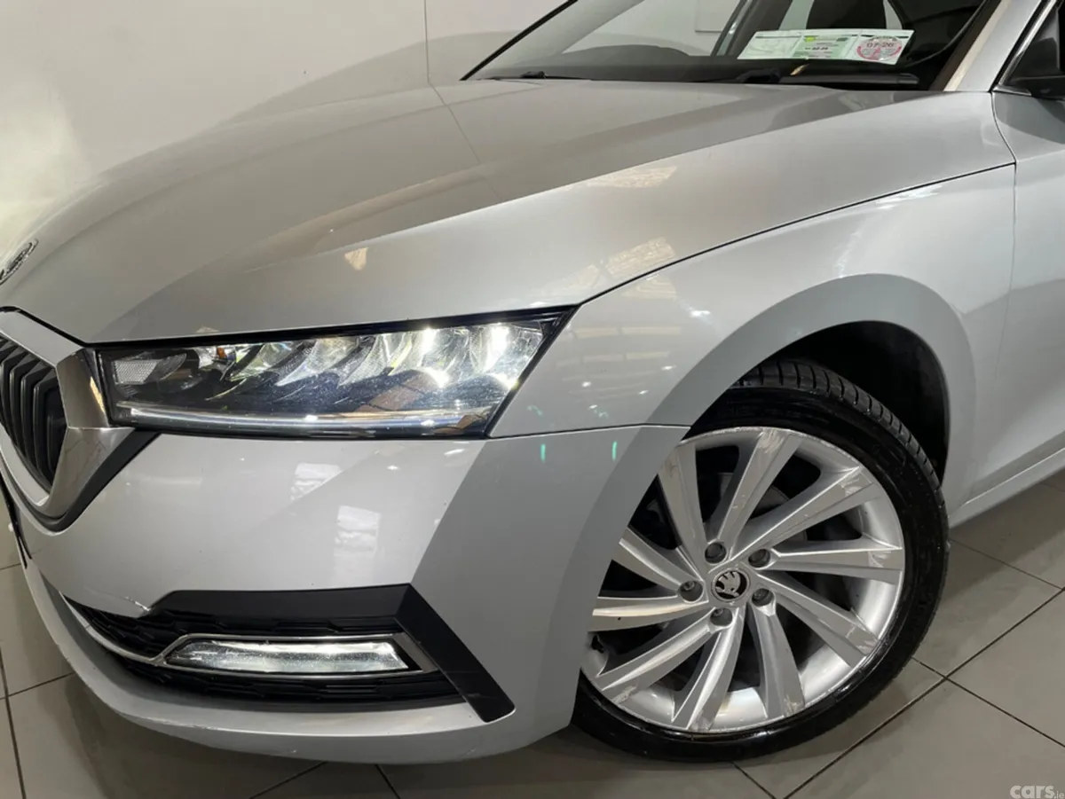 Skoda Octavia Hatchback, Diesel, 2022, Grey
