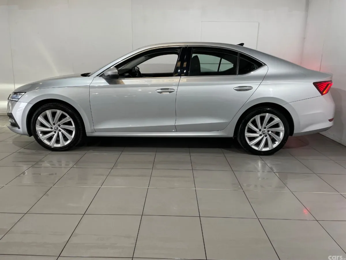 Skoda Octavia Hatchback, Diesel, 2022, Grey