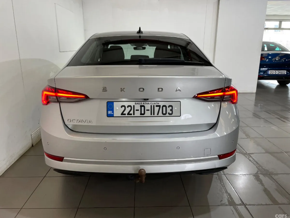Skoda Octavia Hatchback, Diesel, 2022, Grey