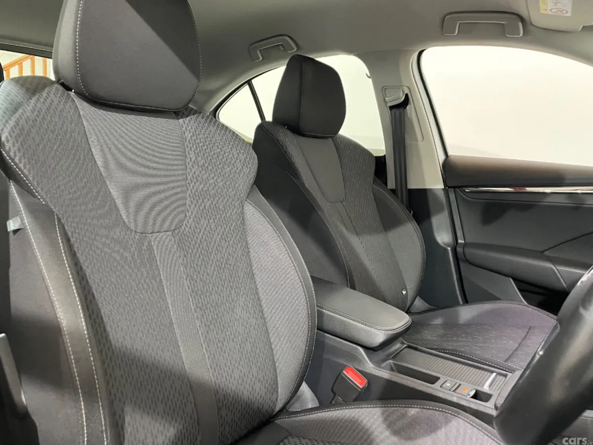 Skoda Octavia Hatchback, Diesel, 2022, Grey