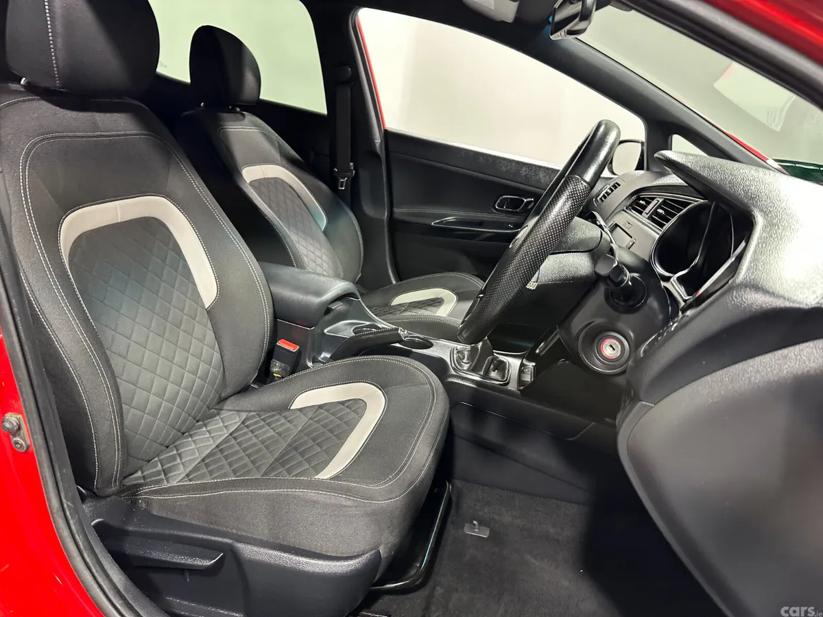Kia Ceed Hatchback, Petrol, 2017, Red