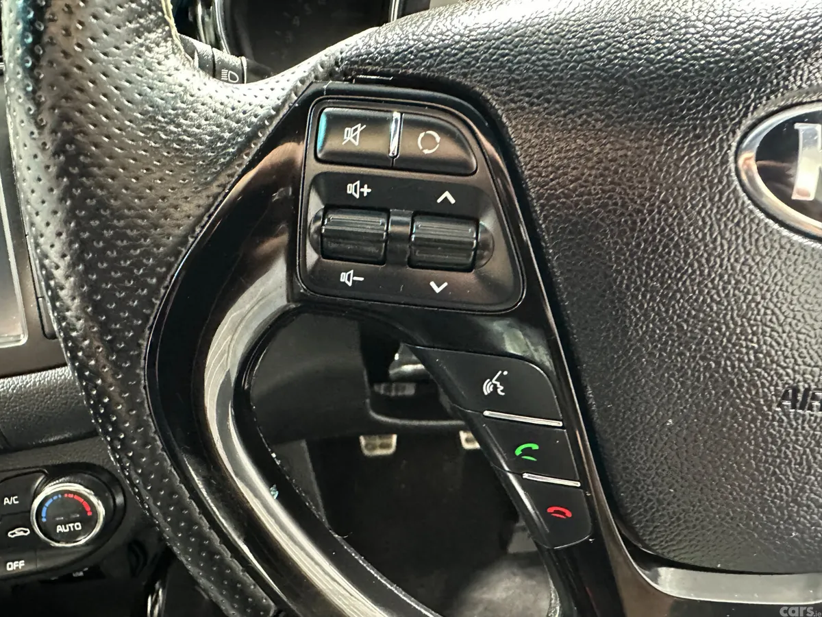 Kia Ceed Hatchback, Petrol, 2017, Red