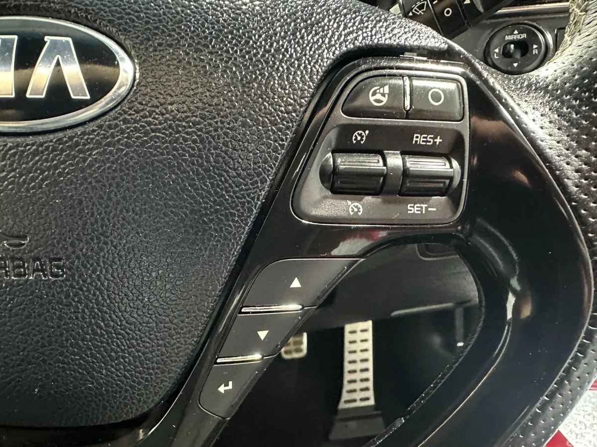 Kia Ceed Hatchback, Petrol, 2017, Red