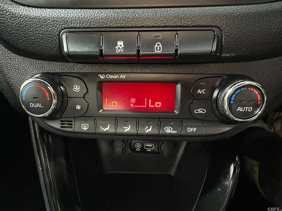 Kia Ceed Hatchback, Petrol, 2017, Red