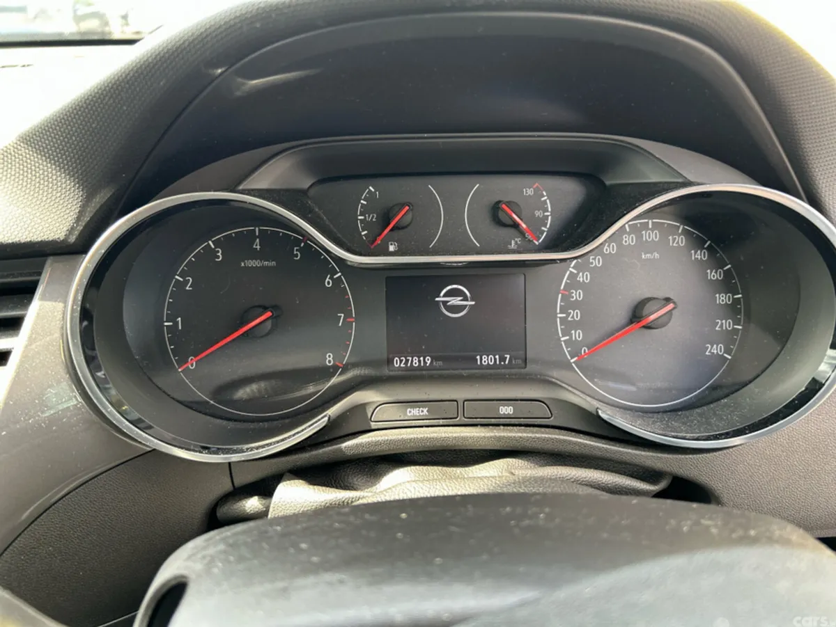Opel Crossland MPV, Petrol, 2023, White