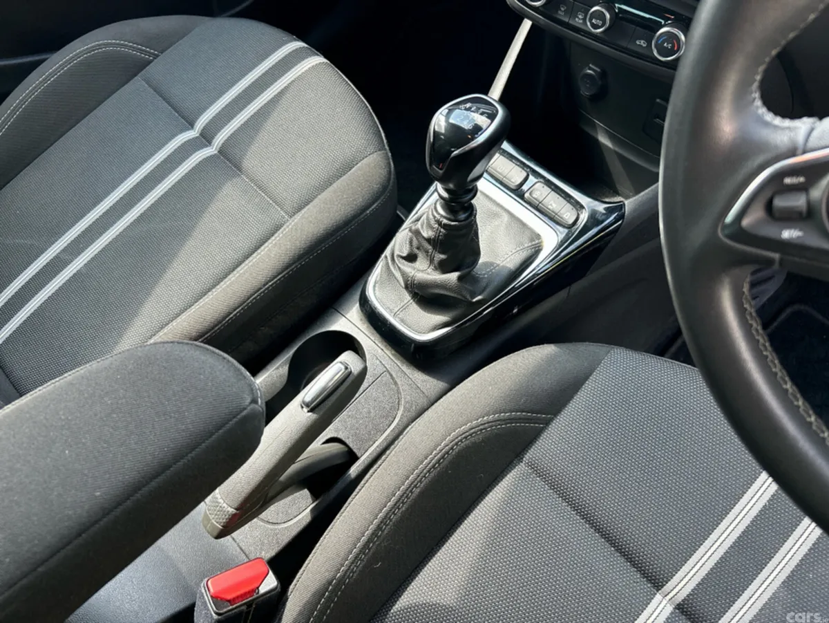 Opel Crossland MPV, Petrol, 2023, White