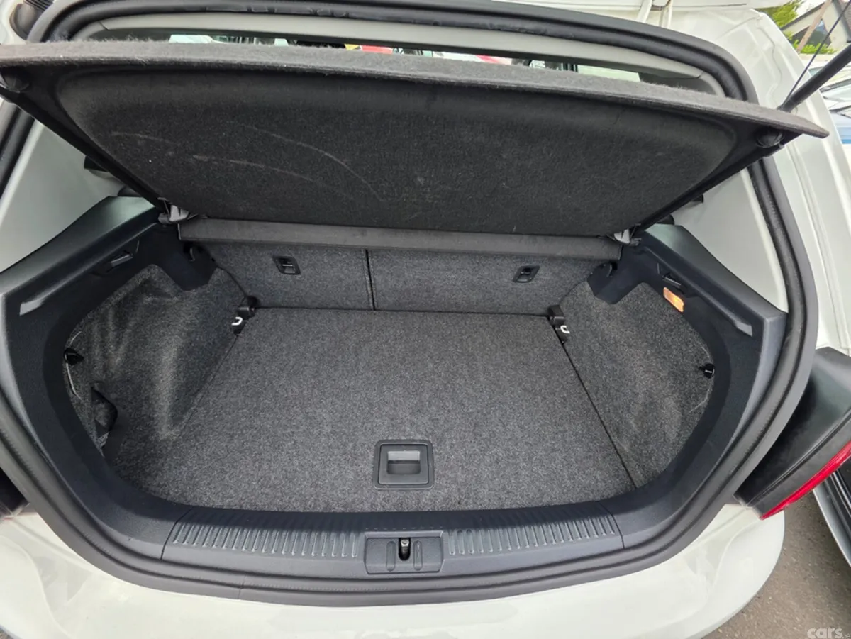 Volkswagen Polo Hatchback, Petrol, 2013, White