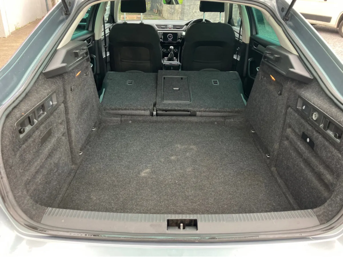 Skoda Superb Hatchback, Diesel, 2016, Grey