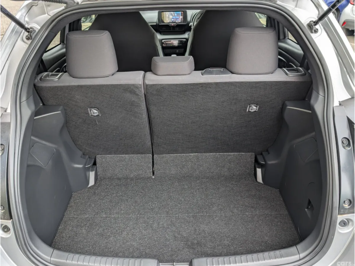 Toyota Yaris Hatchback, Petrol Hybrid, 2024, Silver