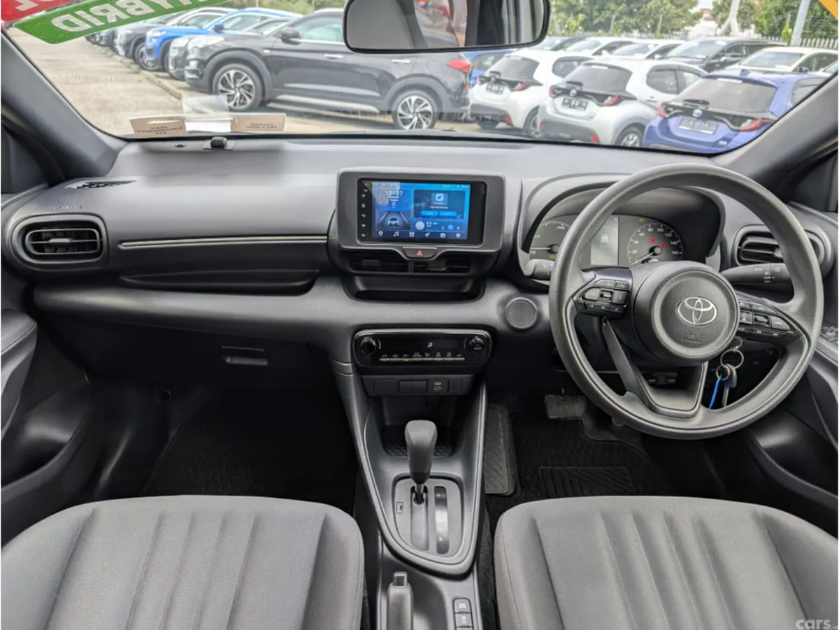 Toyota Yaris Hatchback, Petrol Hybrid, 2024, Silver