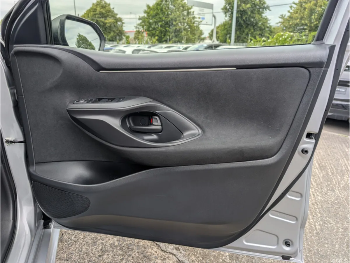 Toyota Yaris Hatchback, Petrol Hybrid, 2024, Silver