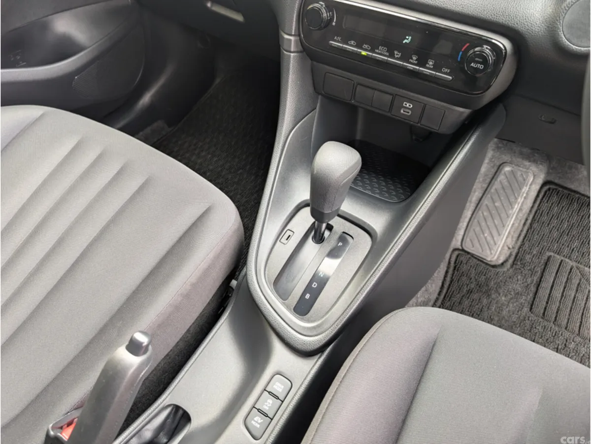 Toyota Yaris Hatchback, Petrol Hybrid, 2024, Silver