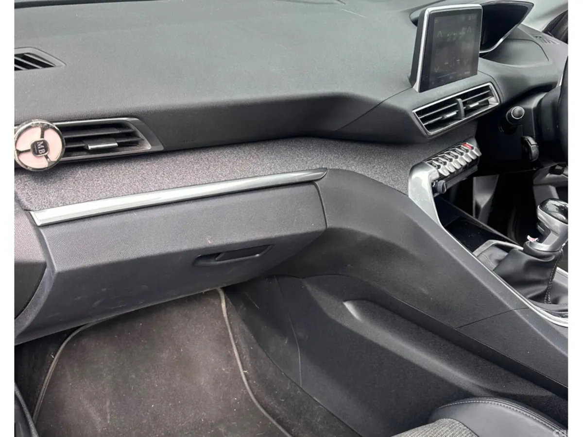 Peugeot 3008 MPV, Petrol, 2019, Grey