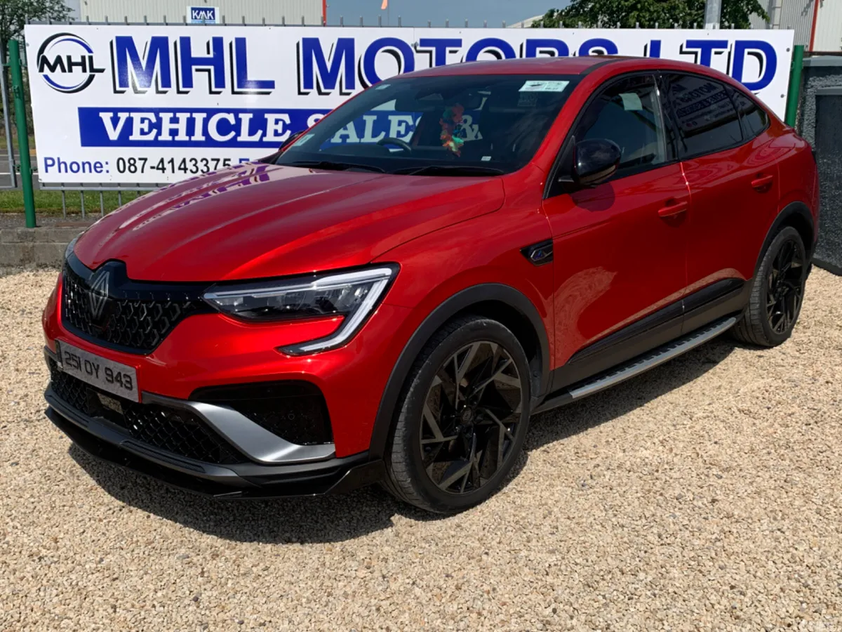Renault Arkana Hatchback, Petrol Hybrid, 2025, Red