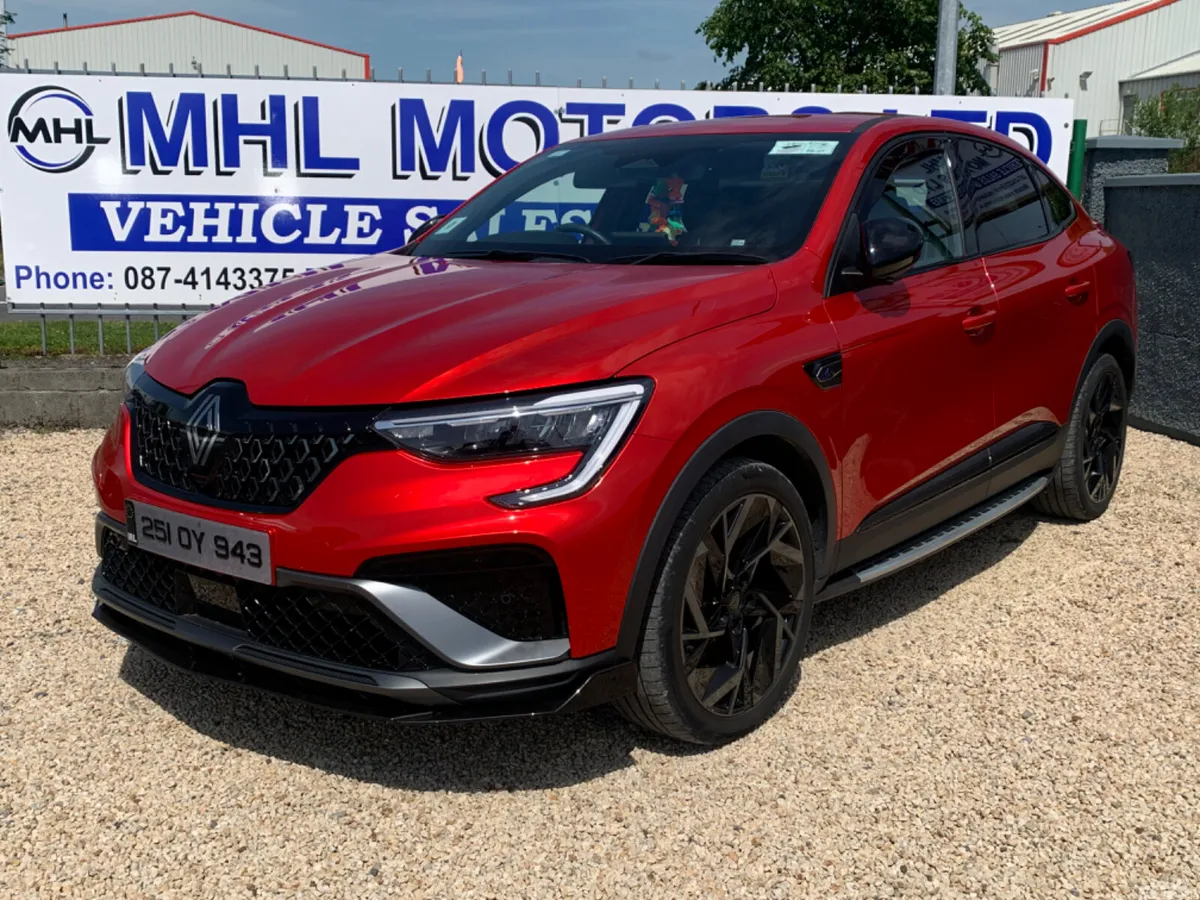 Renault Arkana Hatchback, Petrol Hybrid, 2025, Red