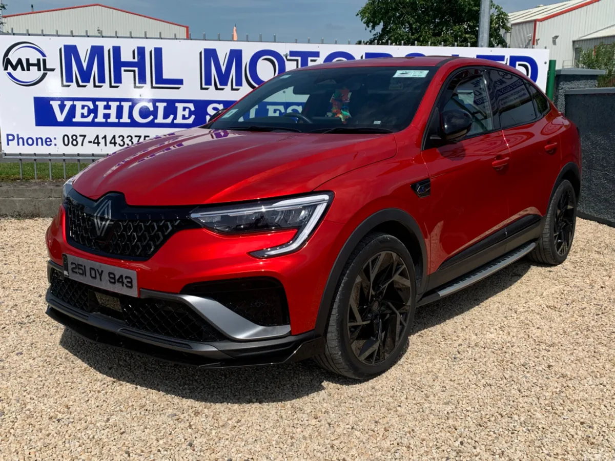 Renault Arkana Hatchback, Petrol Hybrid, 2025, Red