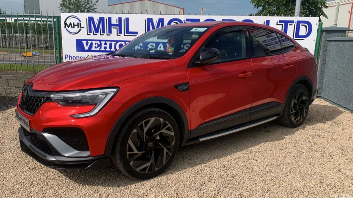 Renault Arkana Hatchback, Petrol Hybrid, 2025, Red