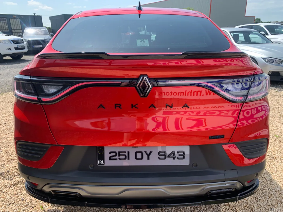 Renault Arkana Hatchback, Petrol Hybrid, 2025, Red