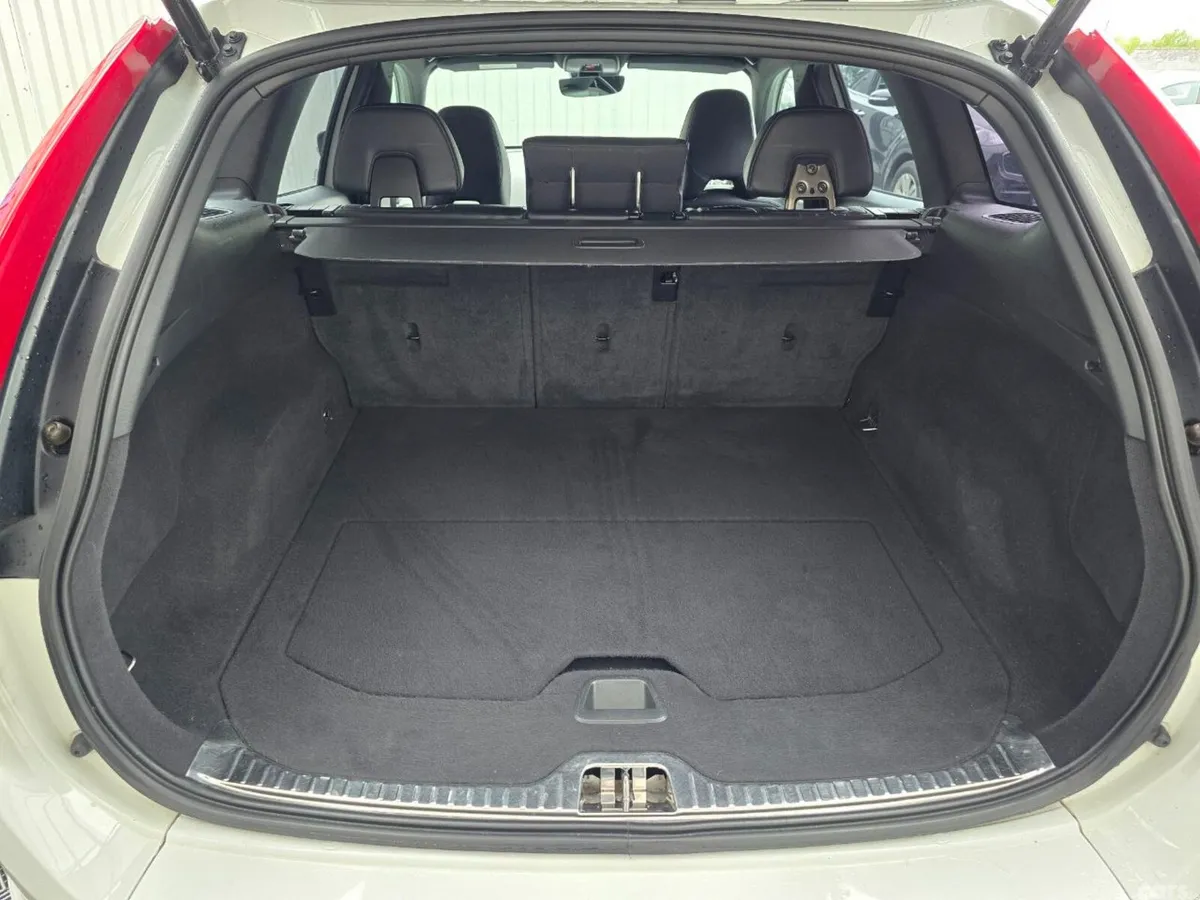 Volvo XC60 SUV, Diesel, 2016, White
