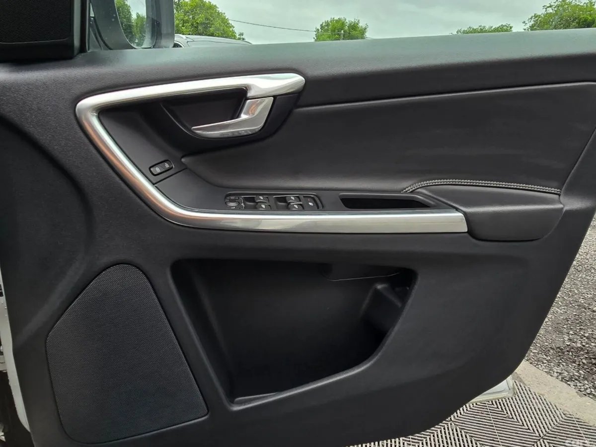 Volvo XC60 SUV, Diesel, 2016, White