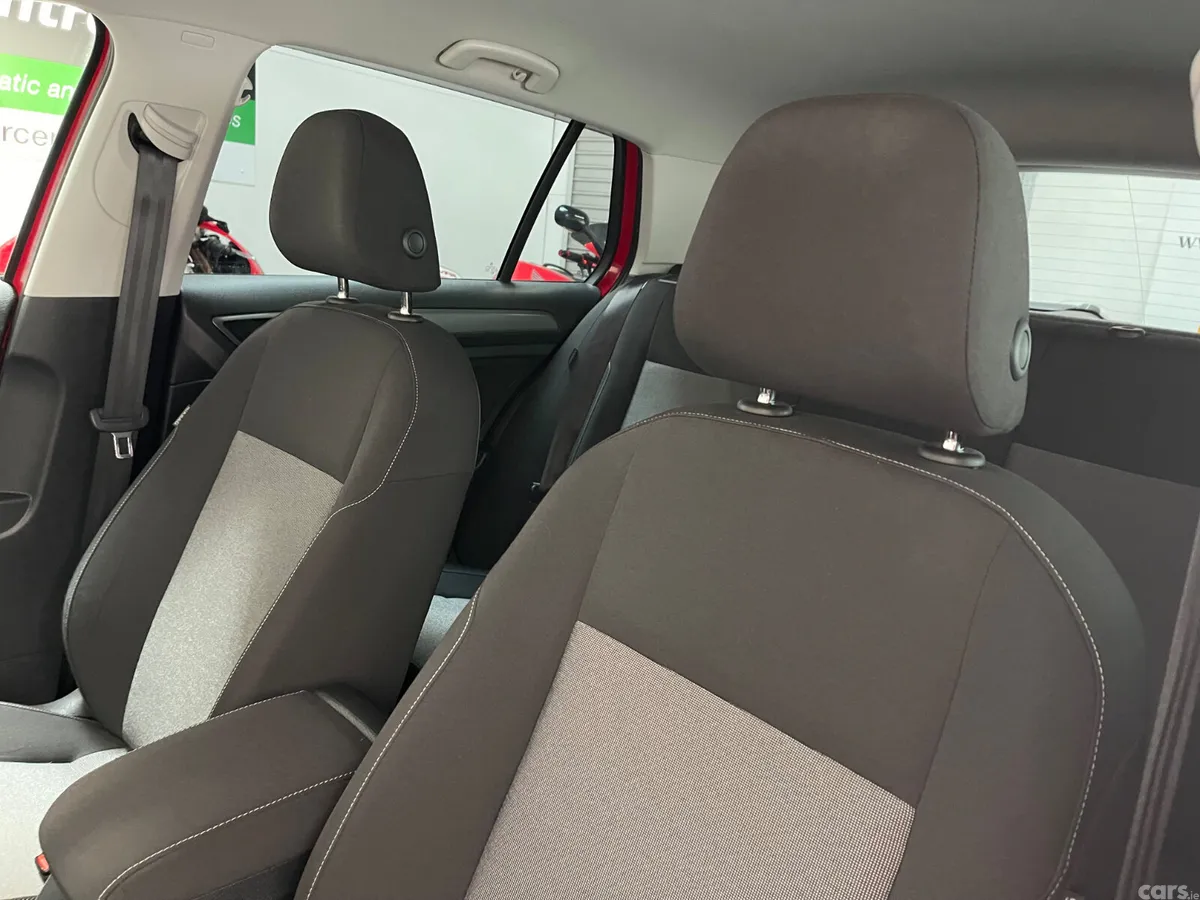 Volkswagen Golf Hatchback, Petrol, 2015, Red