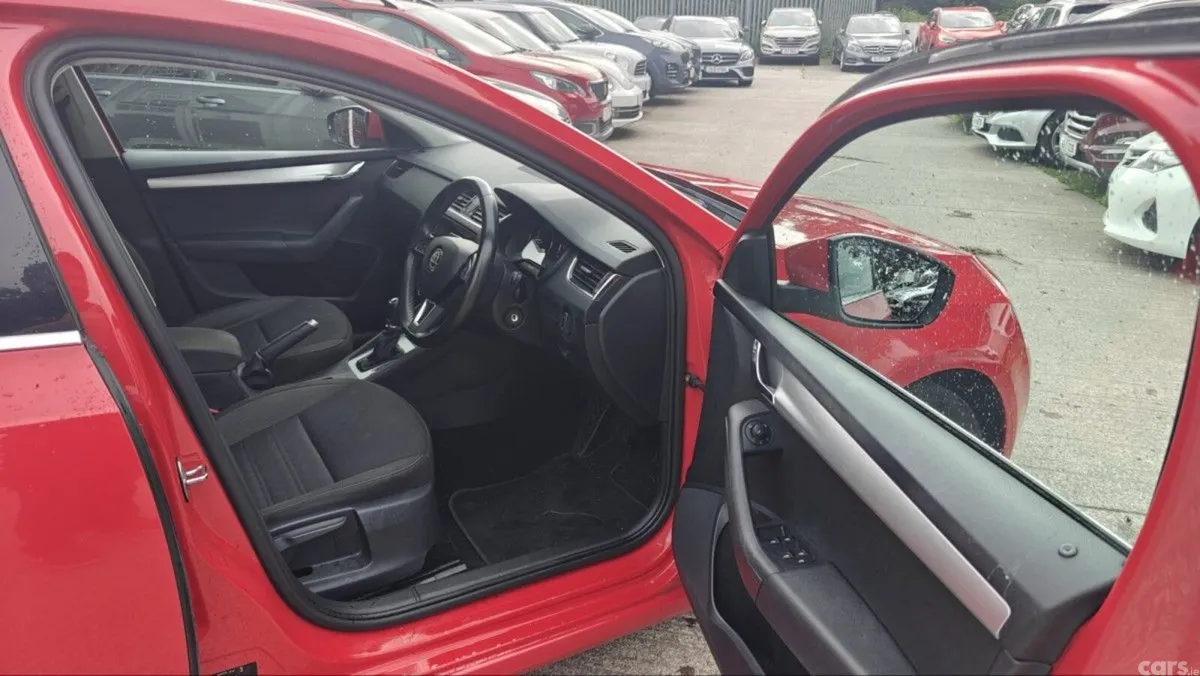 Skoda Octavia Hatchback, Petrol, 2019, Red