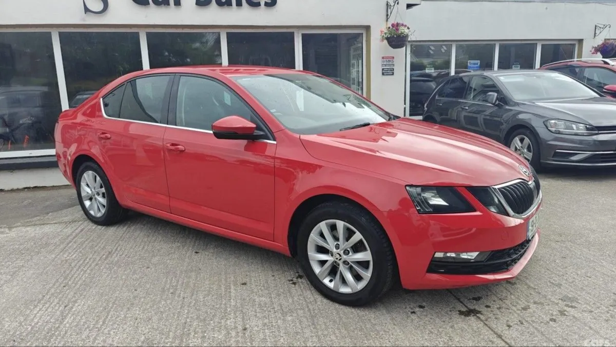 Skoda Octavia Hatchback, Petrol, 2019, Red