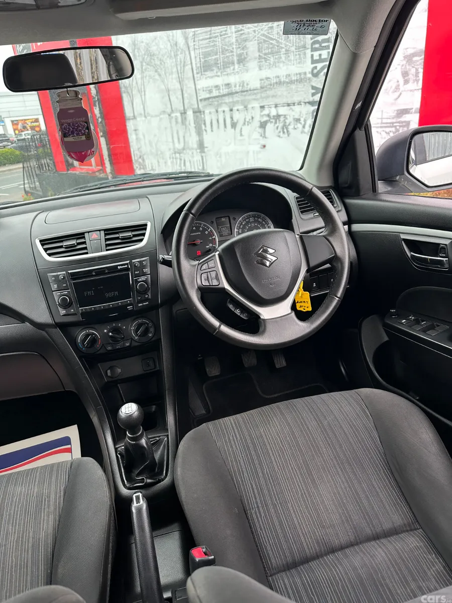 Suzuki Swift Hatchback, Petrol, 2015, White