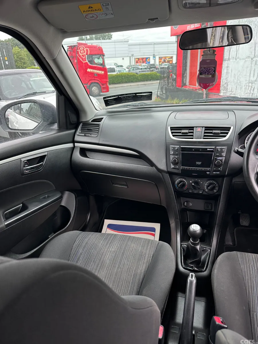 Suzuki Swift Hatchback, Petrol, 2015, White