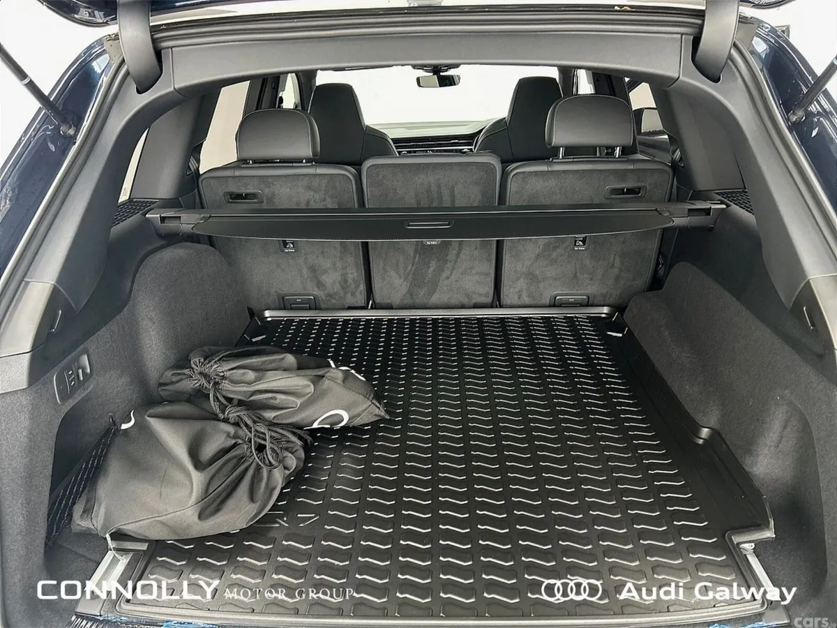 Audi Q7 SUV, Petrol Plug-in Hybrid, 2027, Blue