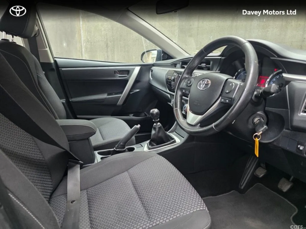 Toyota Corolla Saloon, Diesel, 2016, Bronze