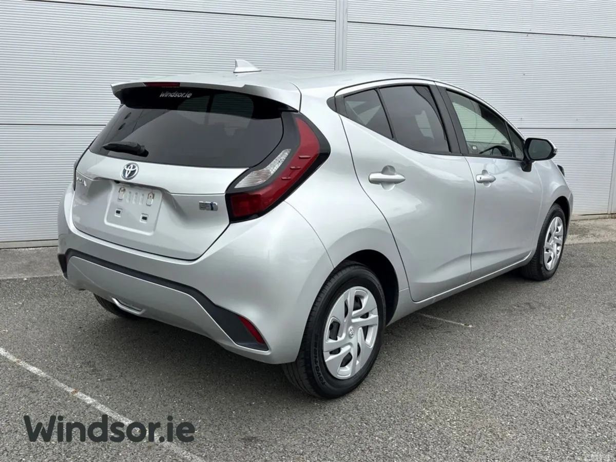 Toyota Aqua Hatchback, Petrol Hybrid, 2022, Silver