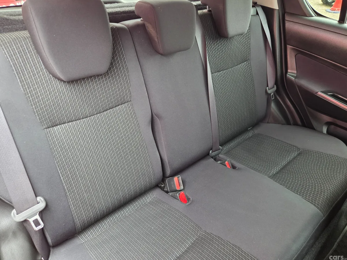 Suzuki Swift Hatchback, Petrol, 2015, Black