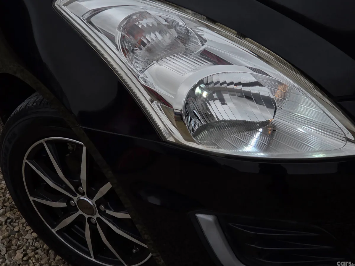 Suzuki Swift Hatchback, Petrol, 2015, Black