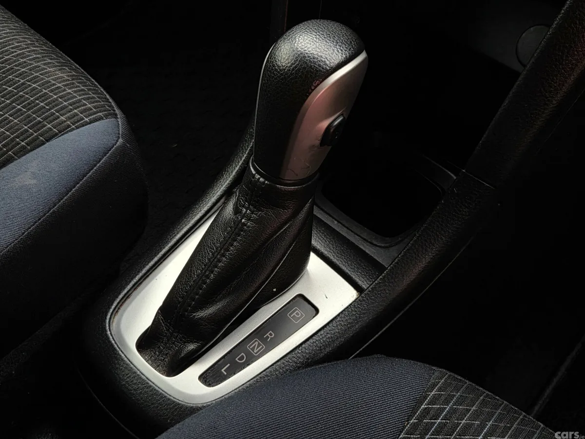Suzuki Swift Hatchback, Petrol, 2015, Black