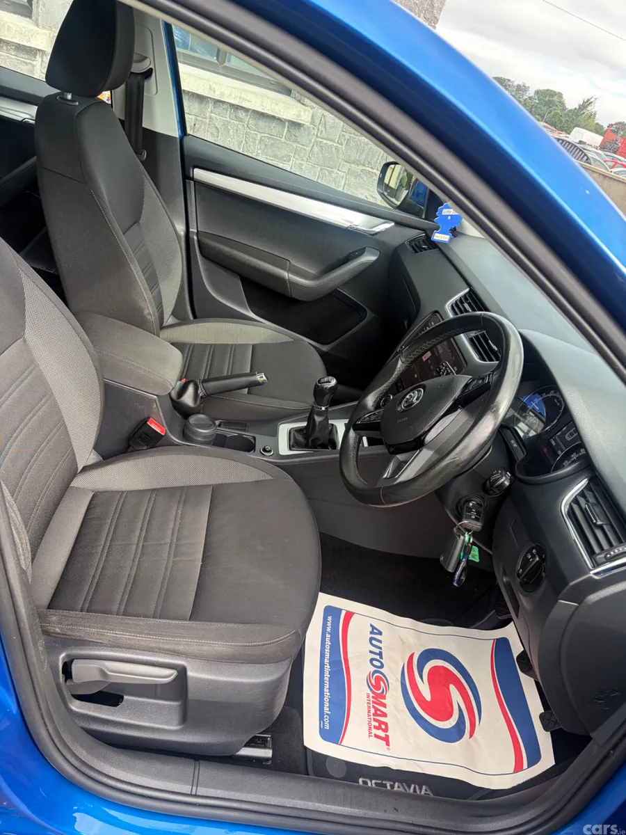 Skoda Octavia Saloon, Diesel, 2019, Blue