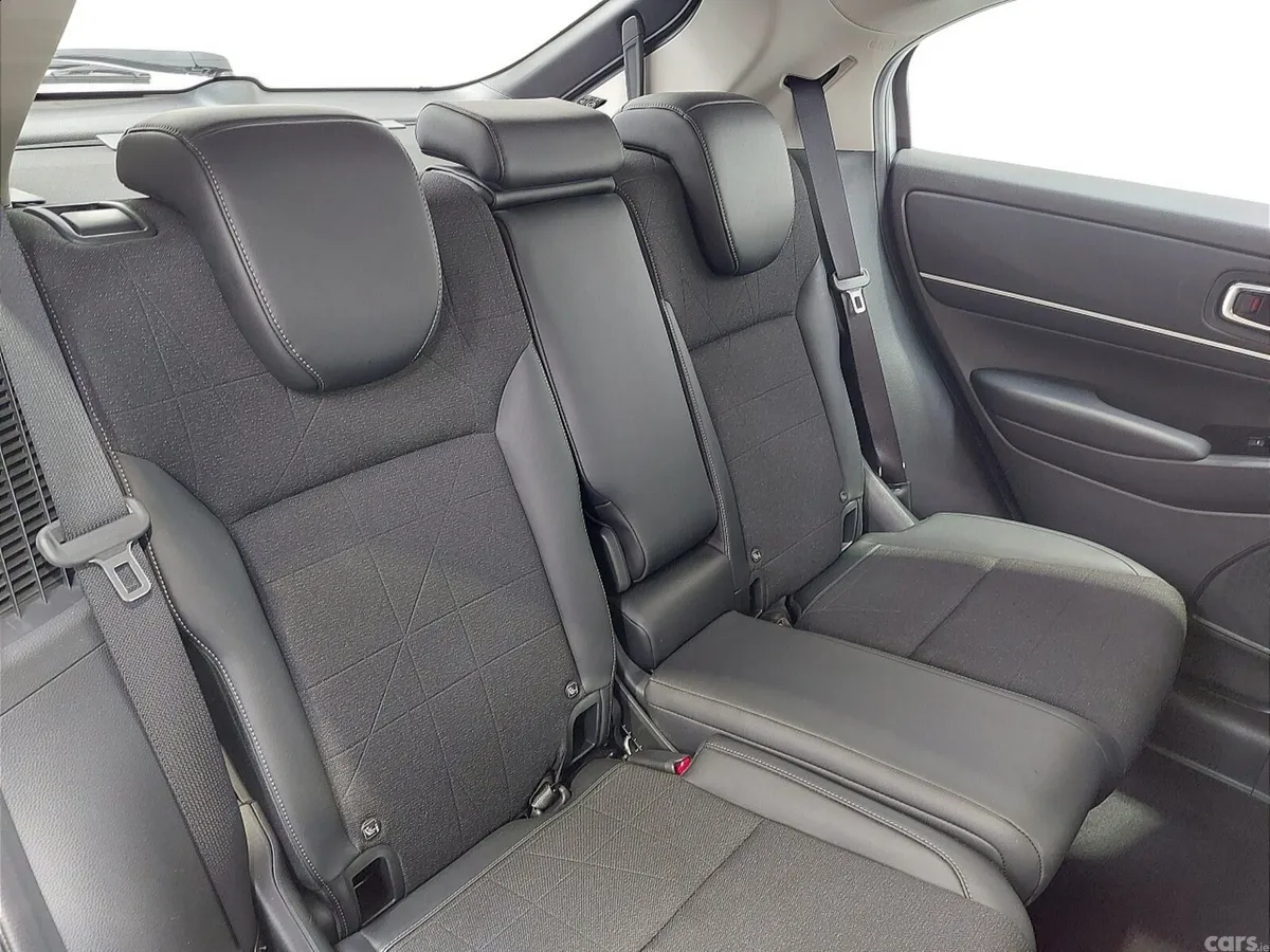 Honda HR-V Hatchback, Petrol Hybrid, 2022, White