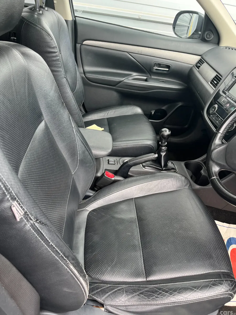 Mitsubishi Outlander SUV, Diesel, 2014, Grey