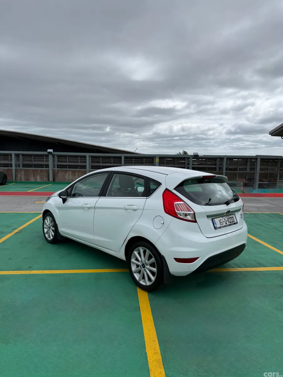 Ford Fiesta Hatchback, Petrol, 2016, White