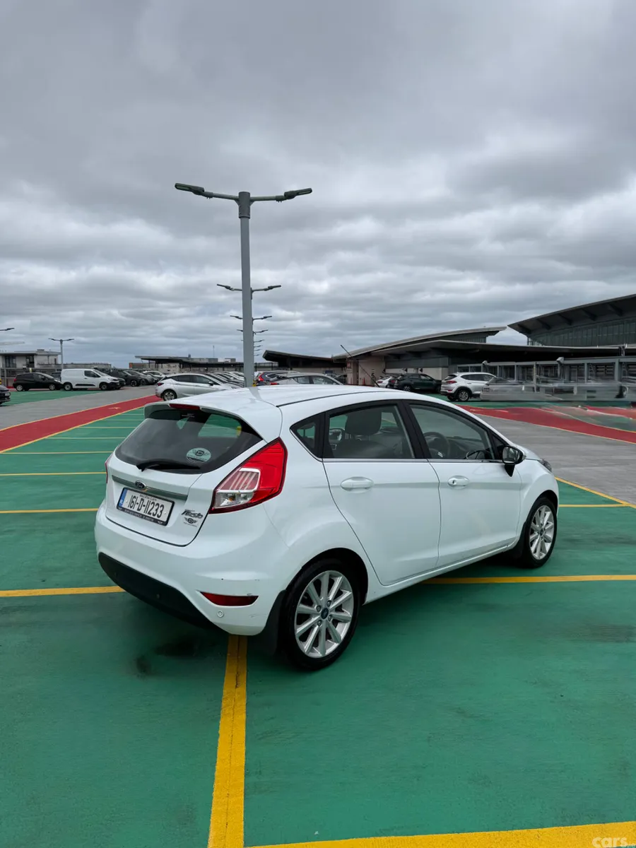 Ford Fiesta Hatchback, Petrol, 2016, White