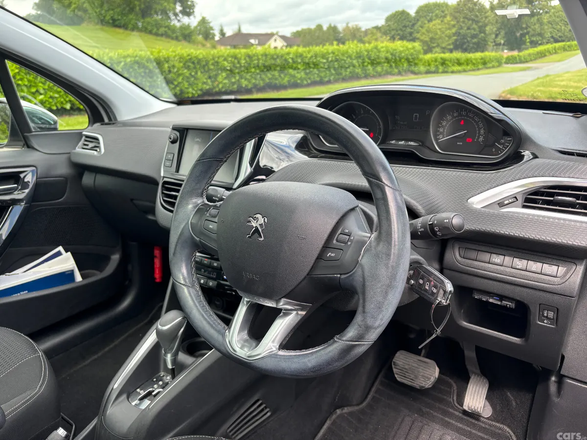 Peugeot 208 Hatchback, Petrol, 2017, White