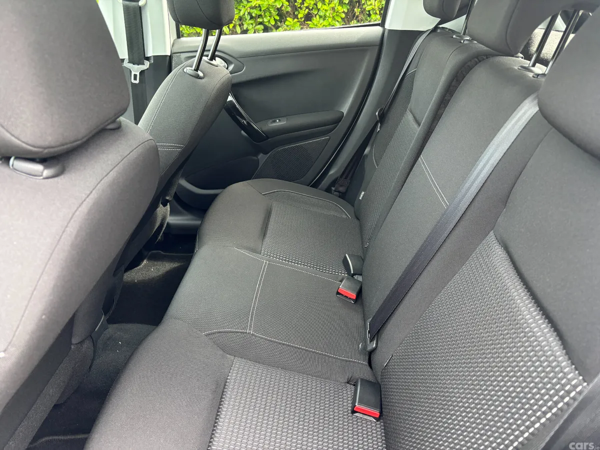 Peugeot 208 Hatchback, Petrol, 2017, White