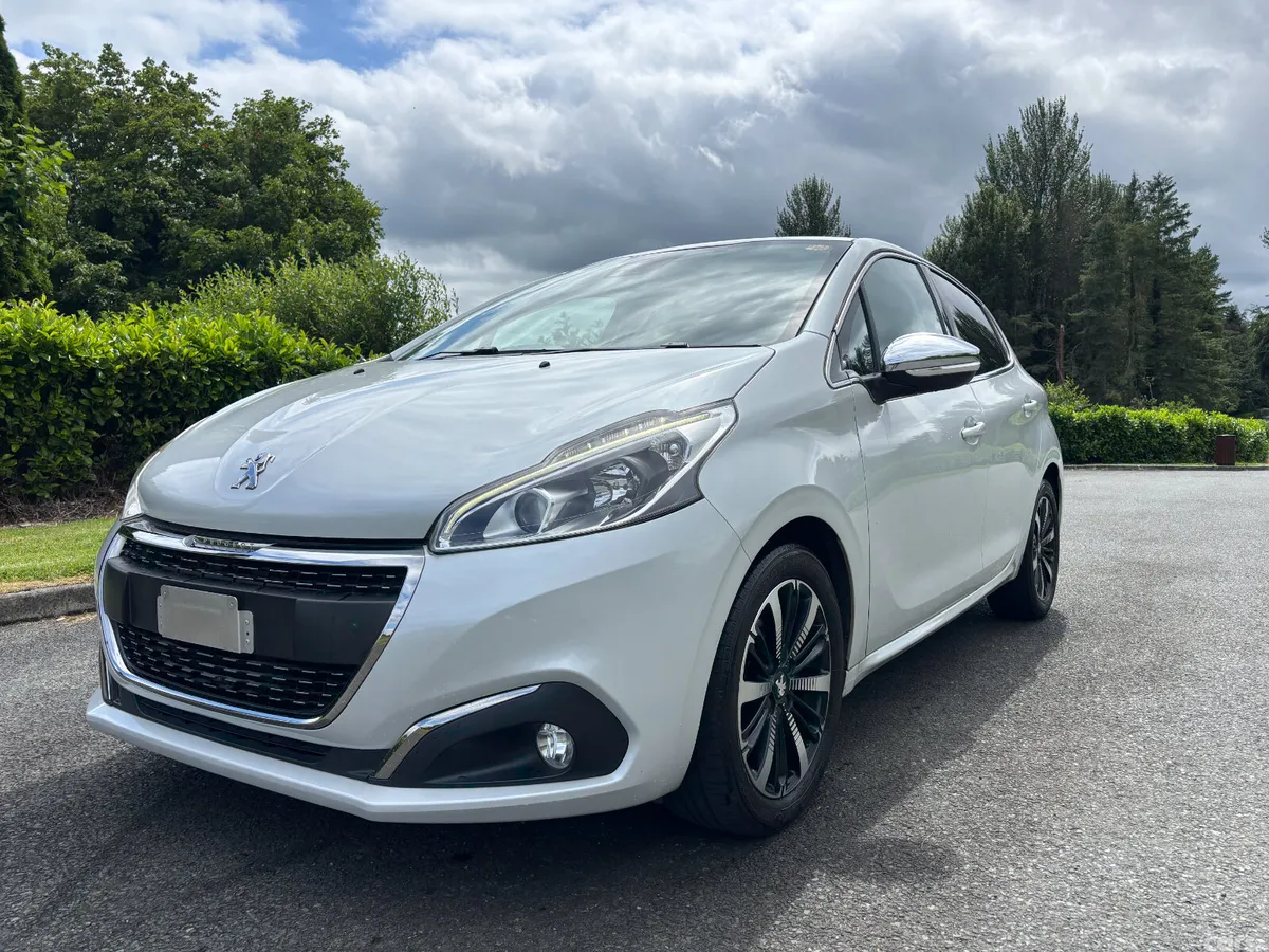 Peugeot 208 Hatchback, Petrol, 2017, White